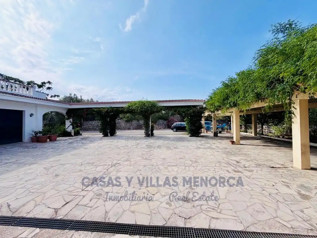 Vista exterior de Finca rústica en venda en Sant Lluís