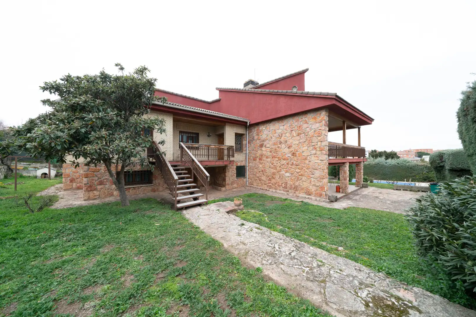 Vista exterior de Casa o chalet en venta en El Molar (Madrid) con Calefacción, Jardín privado y Terraza