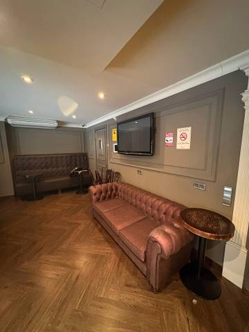 Local comercial en Alquiler en Avinguda de Ramon Folch en Centre - Barri Vell