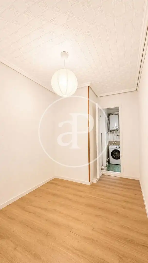 Flat for rent in Valencia  with Air Conditioner, Heating and Balcony