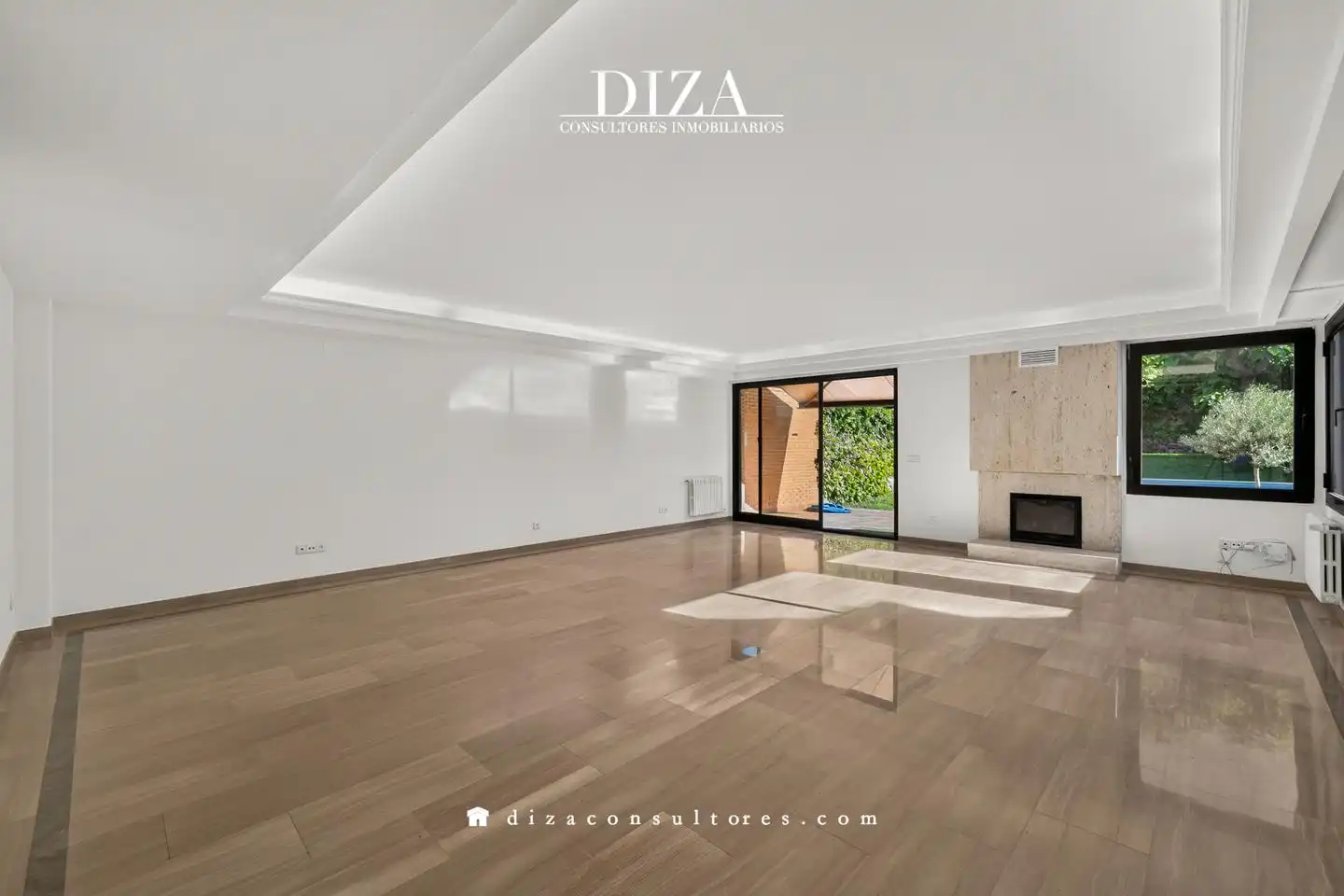 Sala d'estar de Casa adosada de lloguer en Madrid amb Aire condicionat, Calefacció i Jardí privat