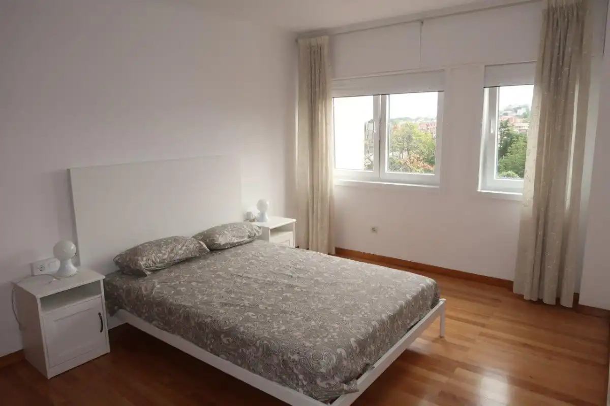 Wohnung zur Miete in Pasaje al Burgo, Eirís