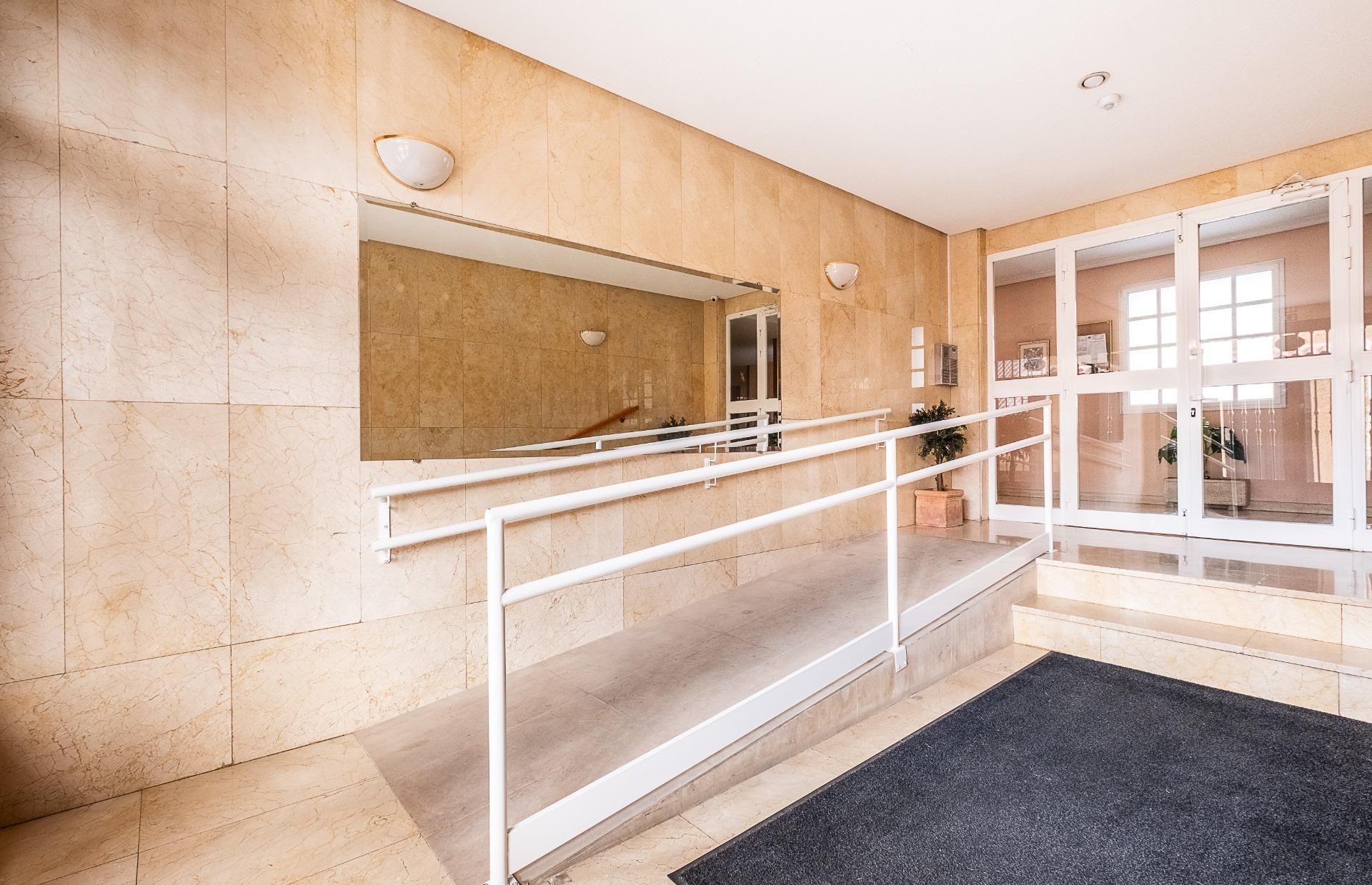 Dúplex en venta en Collado Villalba con Calefacción, Jardín privado y Terraza