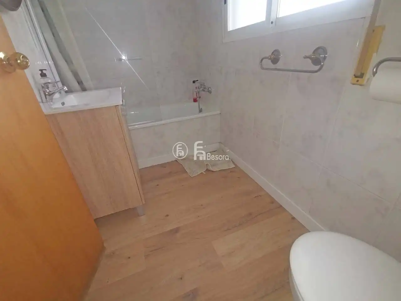 Apartments for sale in Calle Joan Baget, Instituts - Universitat