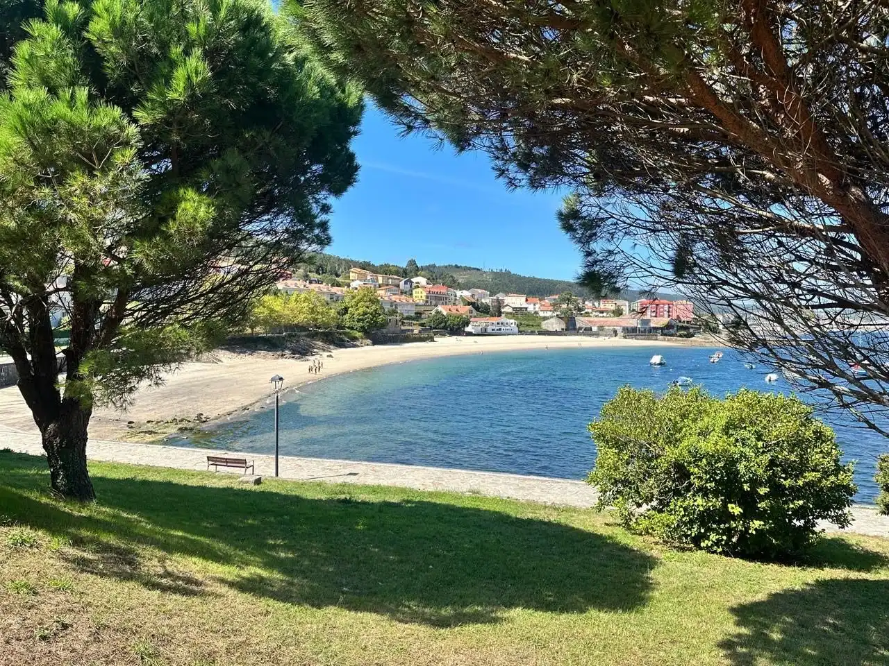 Vista exterior de Pis de lloguer en Corcubión amb Terrassa, Traster i Moblat