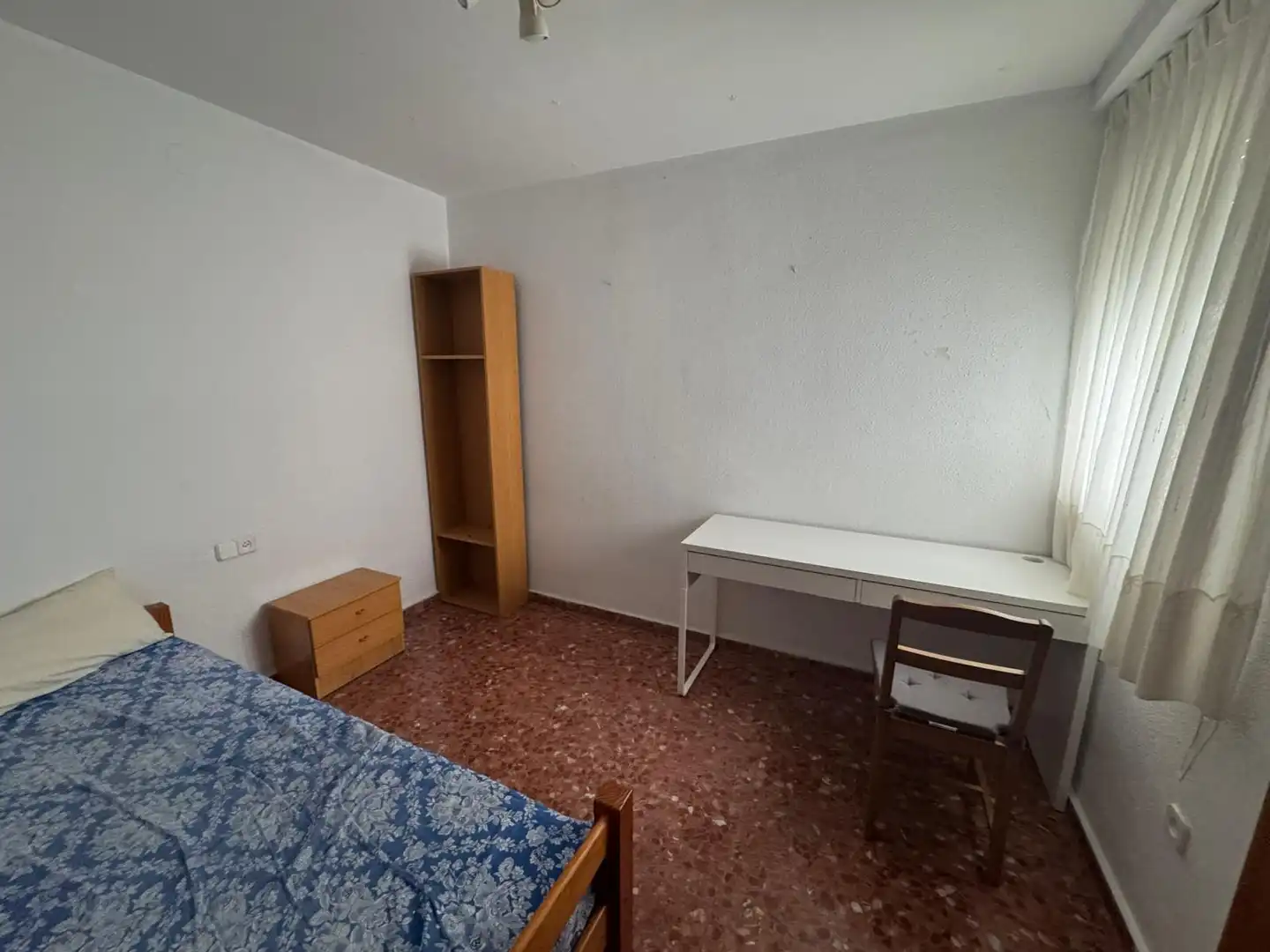 Habitación de Piso de alquiler en Burjassot con Amueblado y Balcón