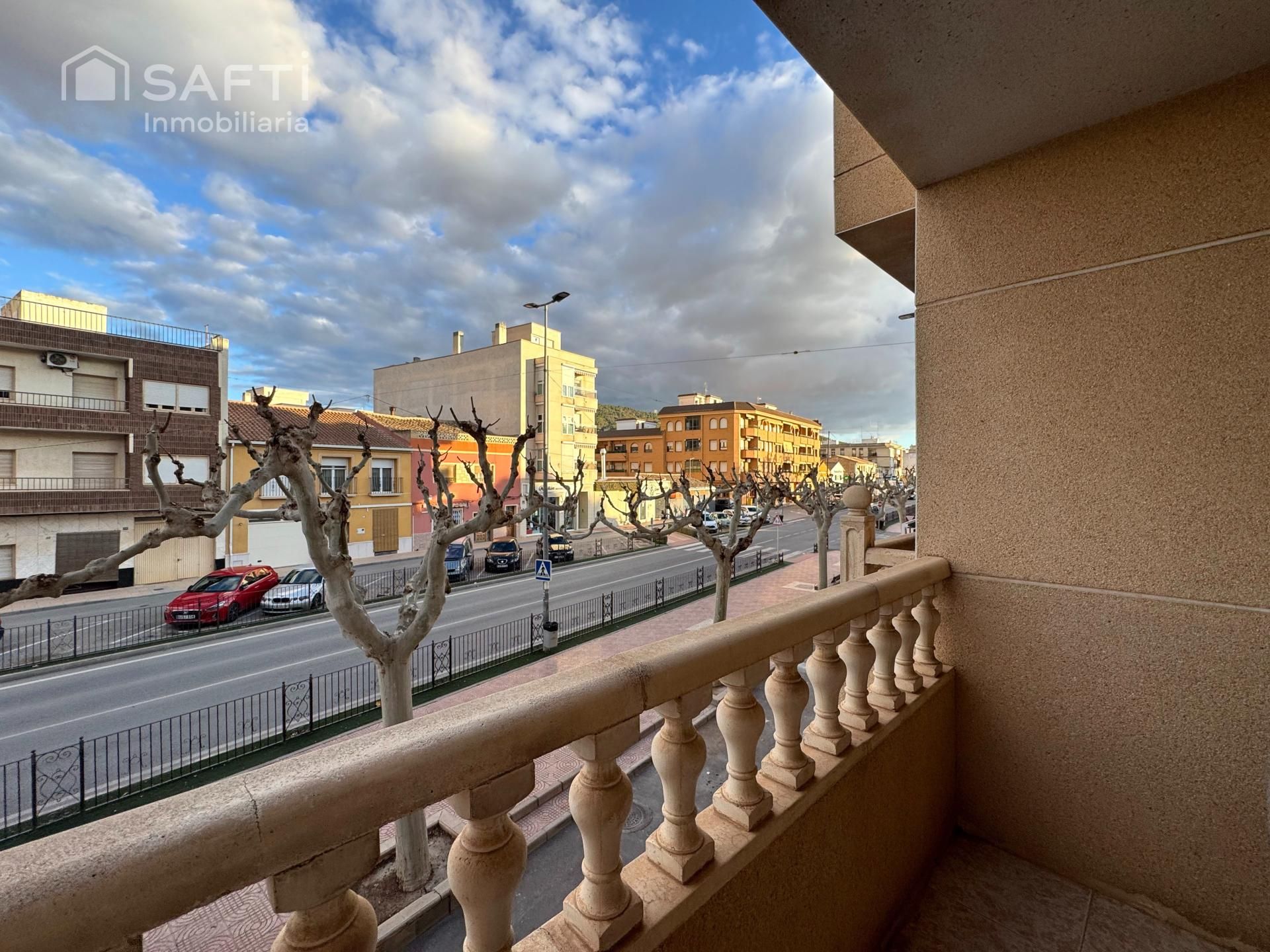 Exterior view of Flat for sale in El Pinós / Pinoso  with Terrace and Balcony