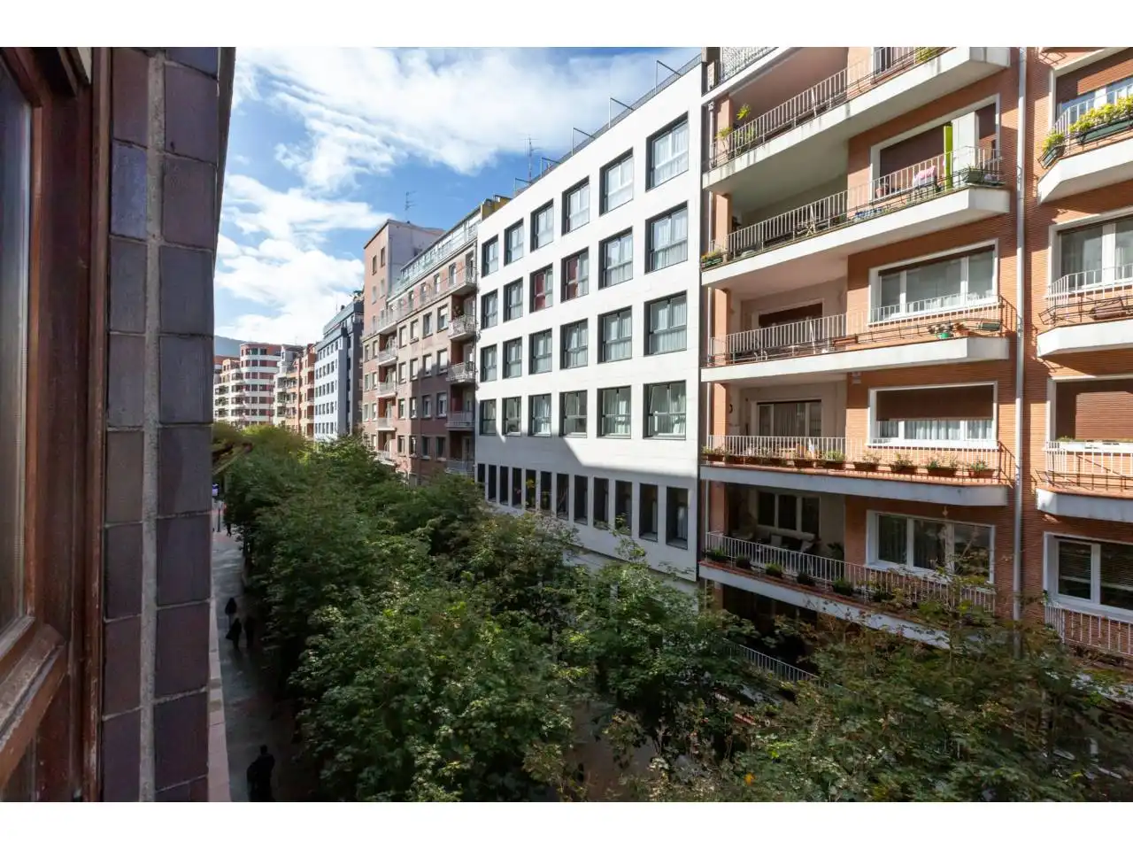 Vista exterior de Pis en venda en Indautxu
