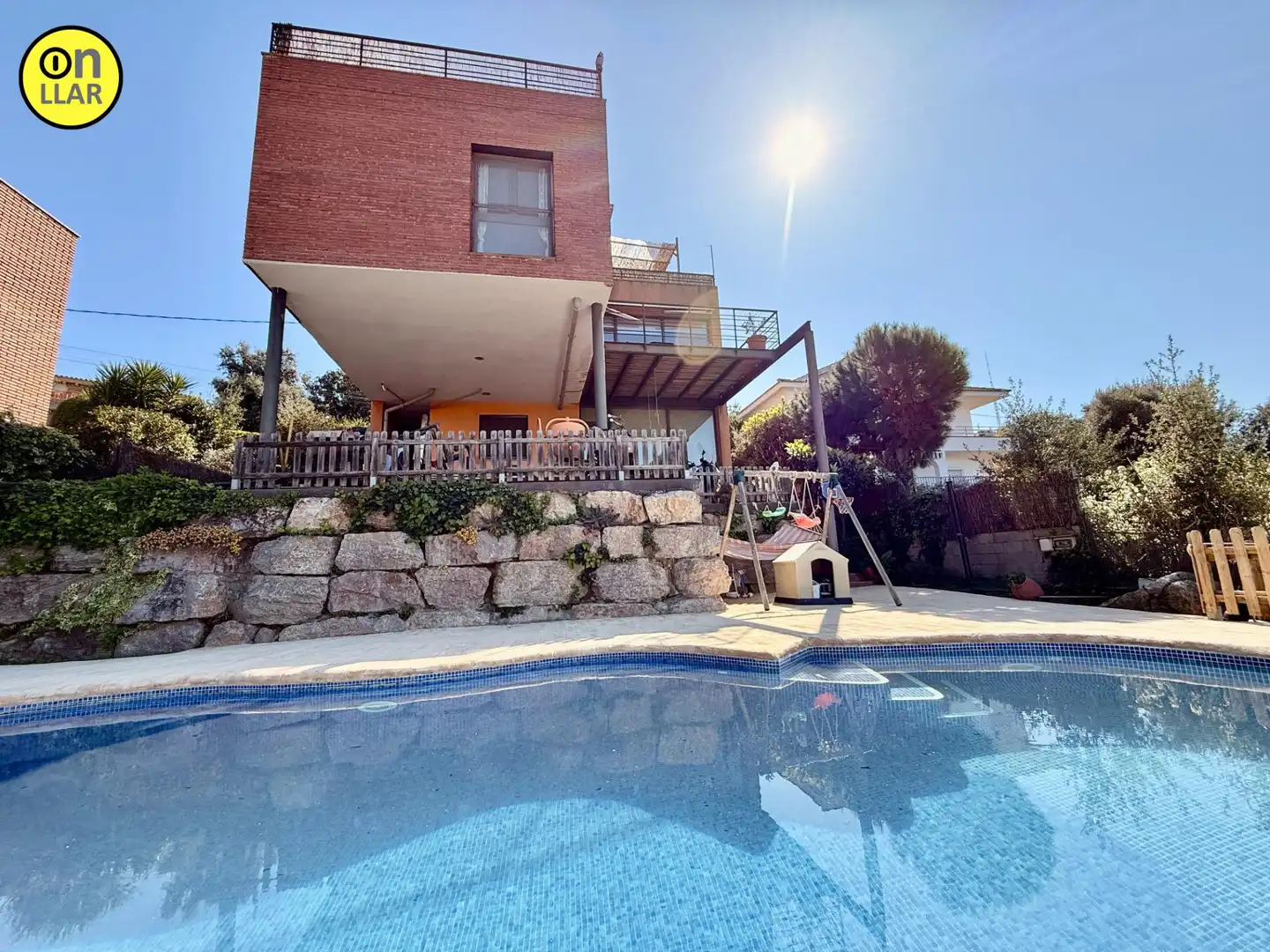 Casa con piscina en venta en Carrer AMISTAT