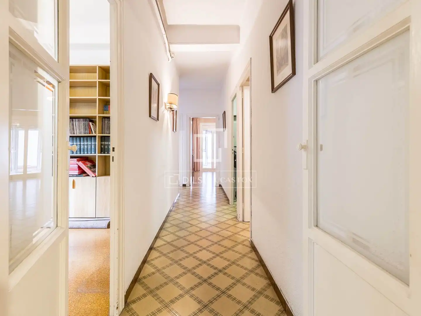 Wohnung zum Verkauf in Barcelona mit Klimaanlage, Privatgarten und Terrasse