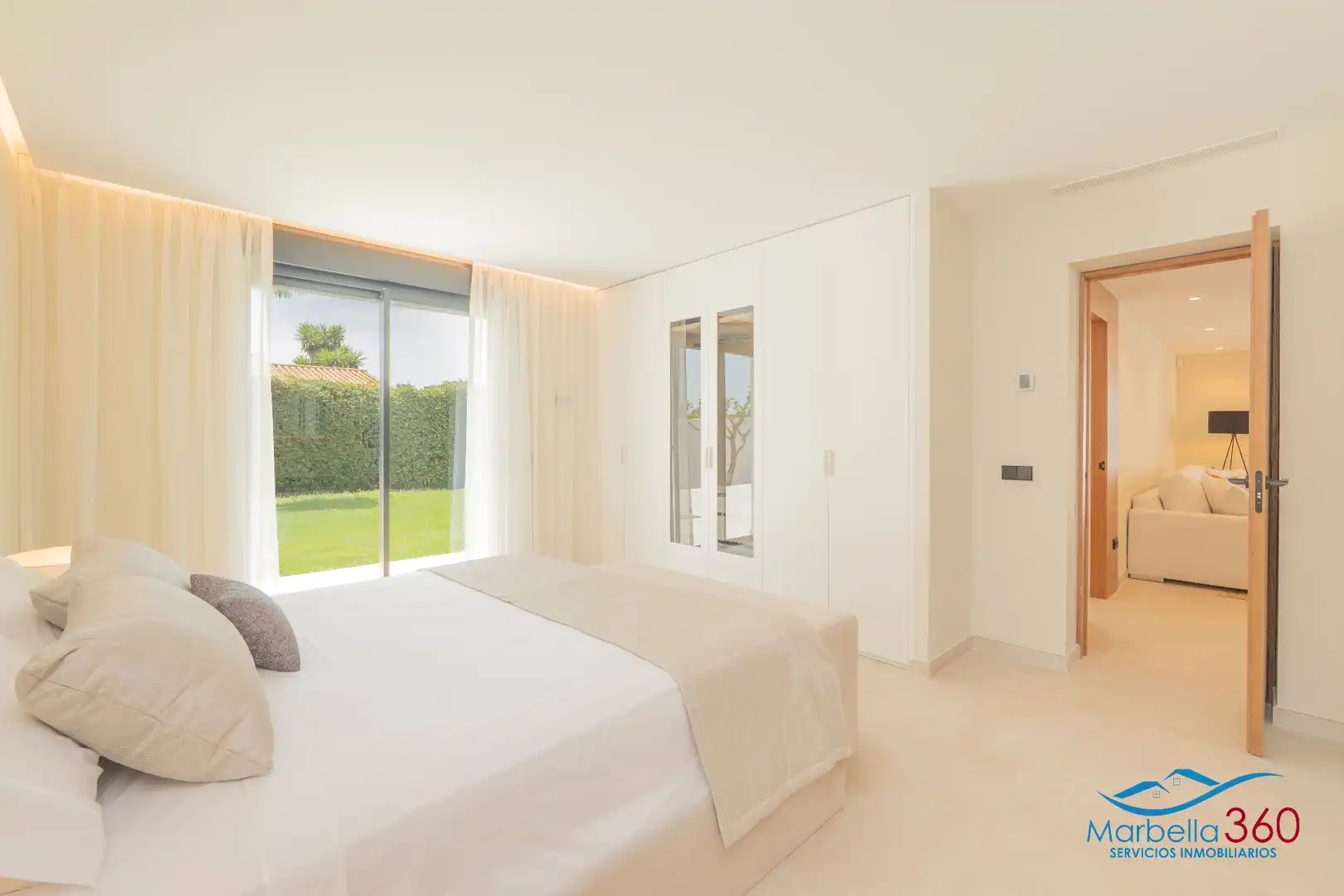 Habitación de Casa o chalet en venta en Estepona con Aire acondicionado, Calefacción y Jardín privado