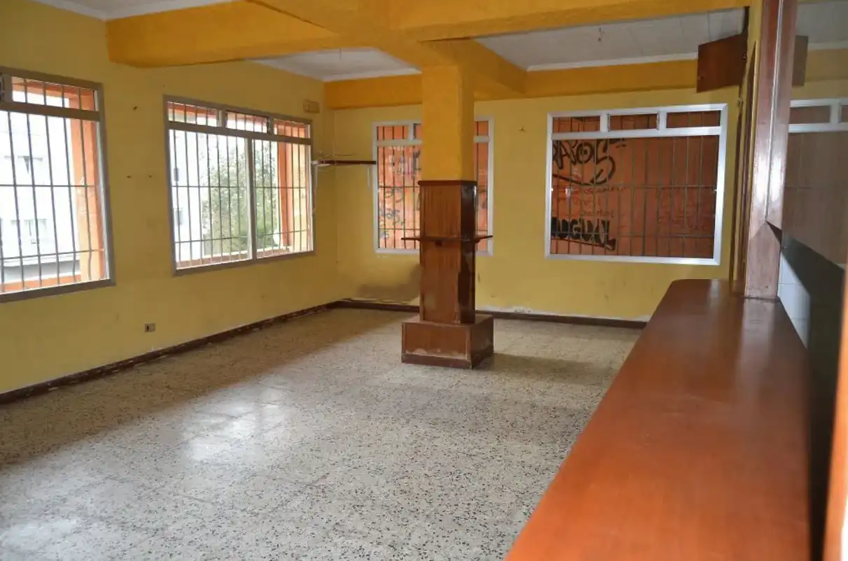 Local comercial en venda a Rúa Miguel de Cervantes, imagen 3
