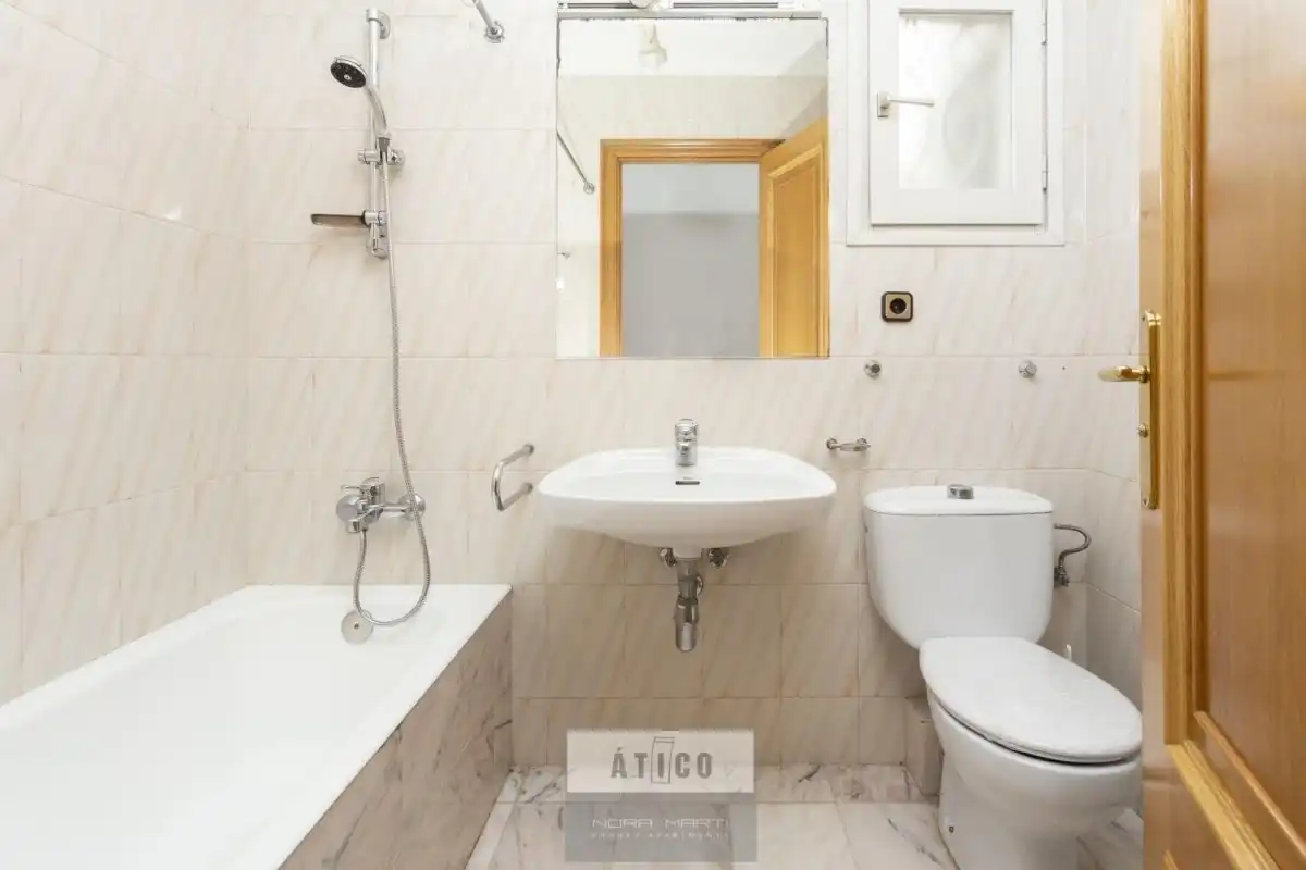 Dachboden zur Miete in Vila de Gràcia