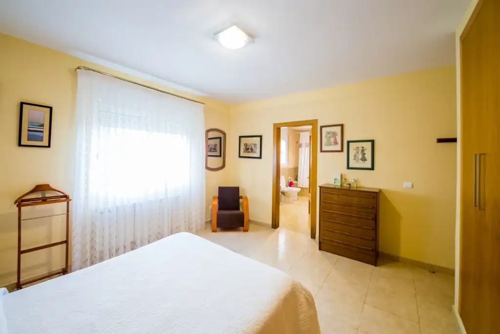 Habitación de Casa o chalet en venta en Castell d'Aro, Platja d'Aro i s'Agaró con Calefacción, Jardín privado y Piscina