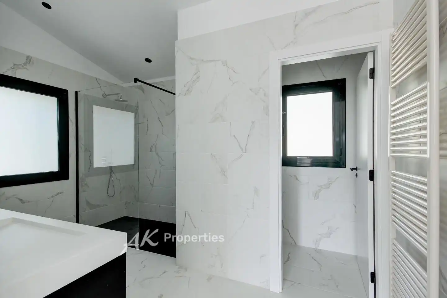 Badezimmer von Haus oder Chalet zur Miete in Castelldefels mit Klimaanlage, Privatgarten und Terrasse