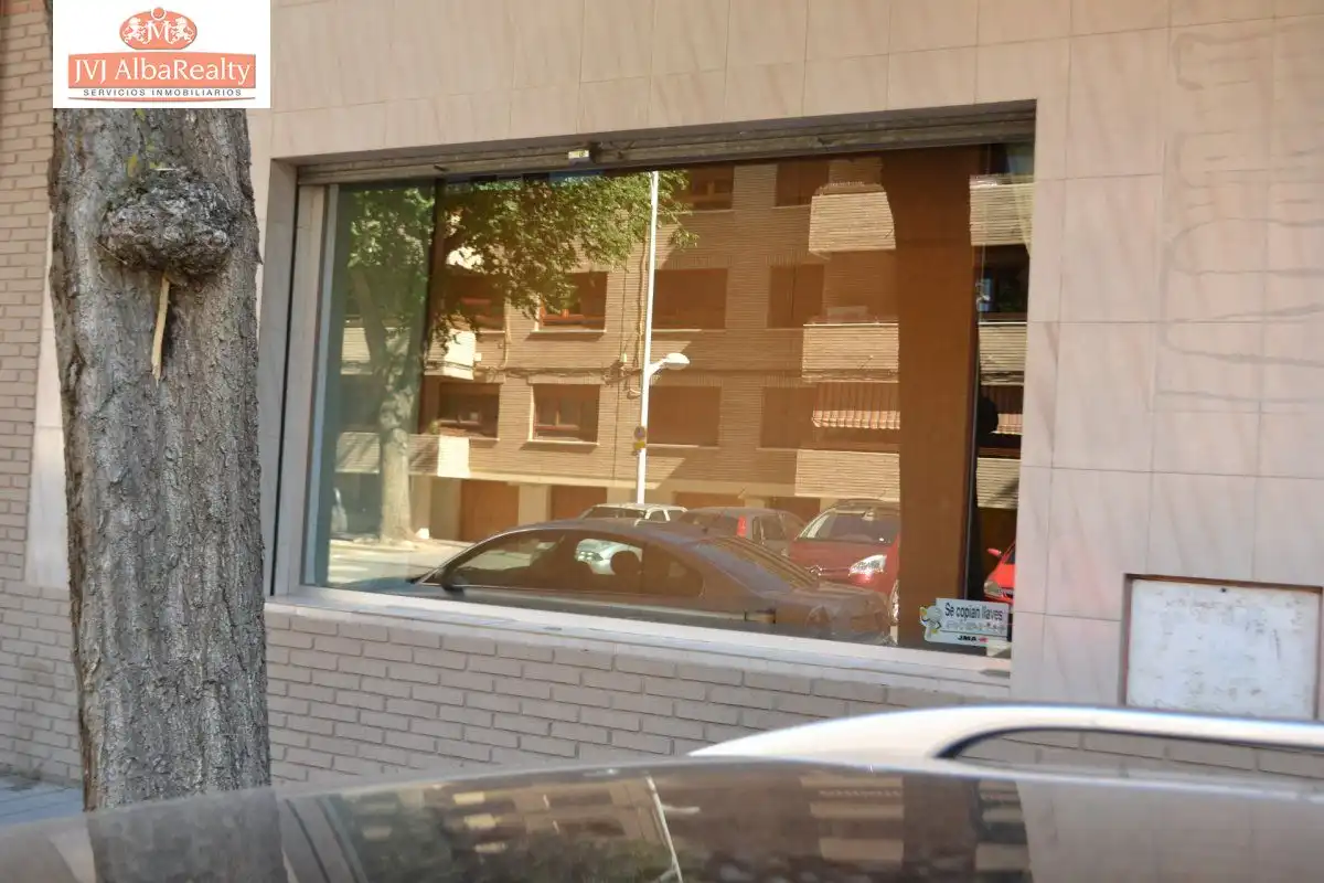 Vista exterior de Local en venda en Albacete