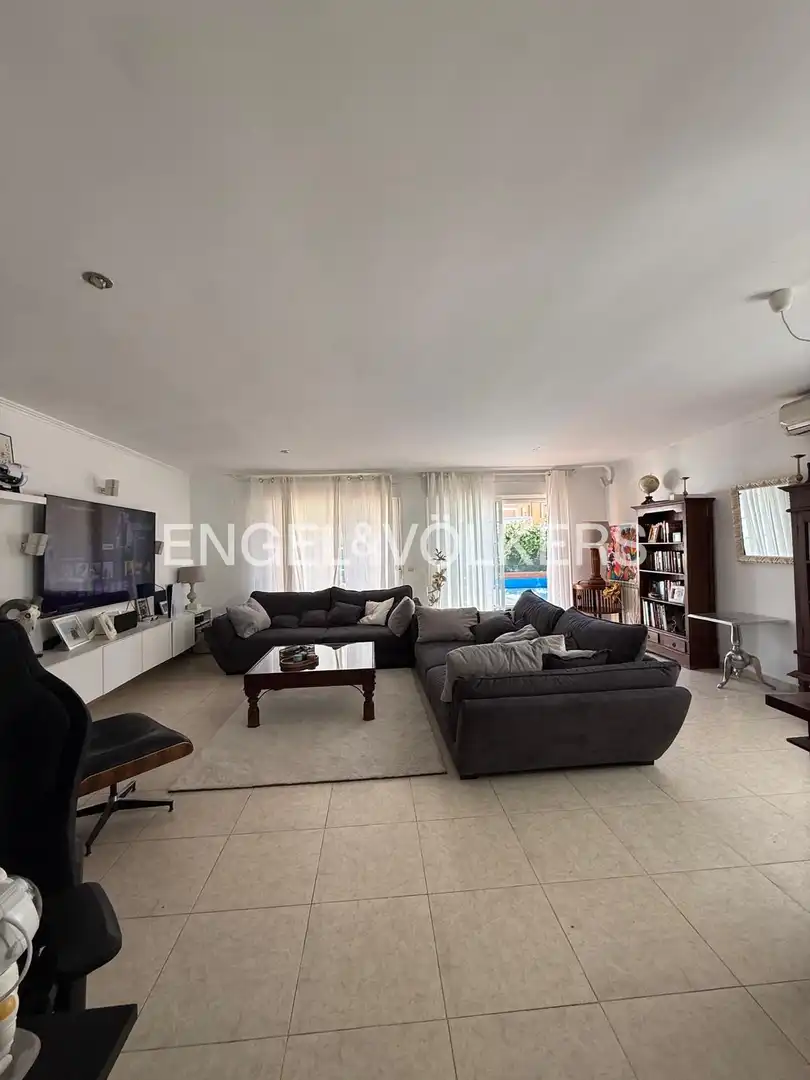 Sala de estar de Casa adosada en venta en Rivas-Vaciamadrid con Aire acondicionado, Calefacción y Jardín privado