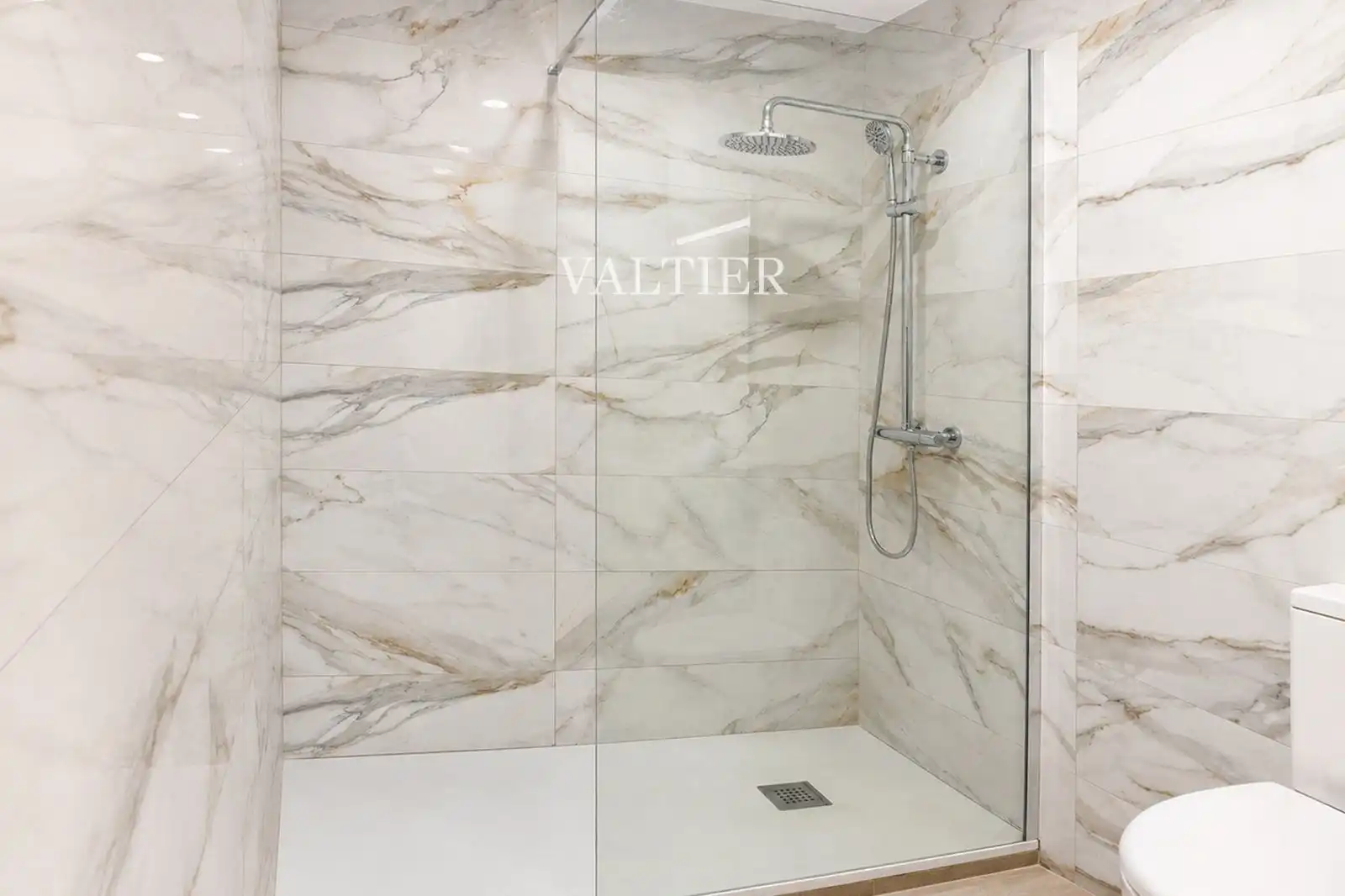 Baño de Piso de alquiler en Madrid con Aire acondicionado, Terraza y Amueblado