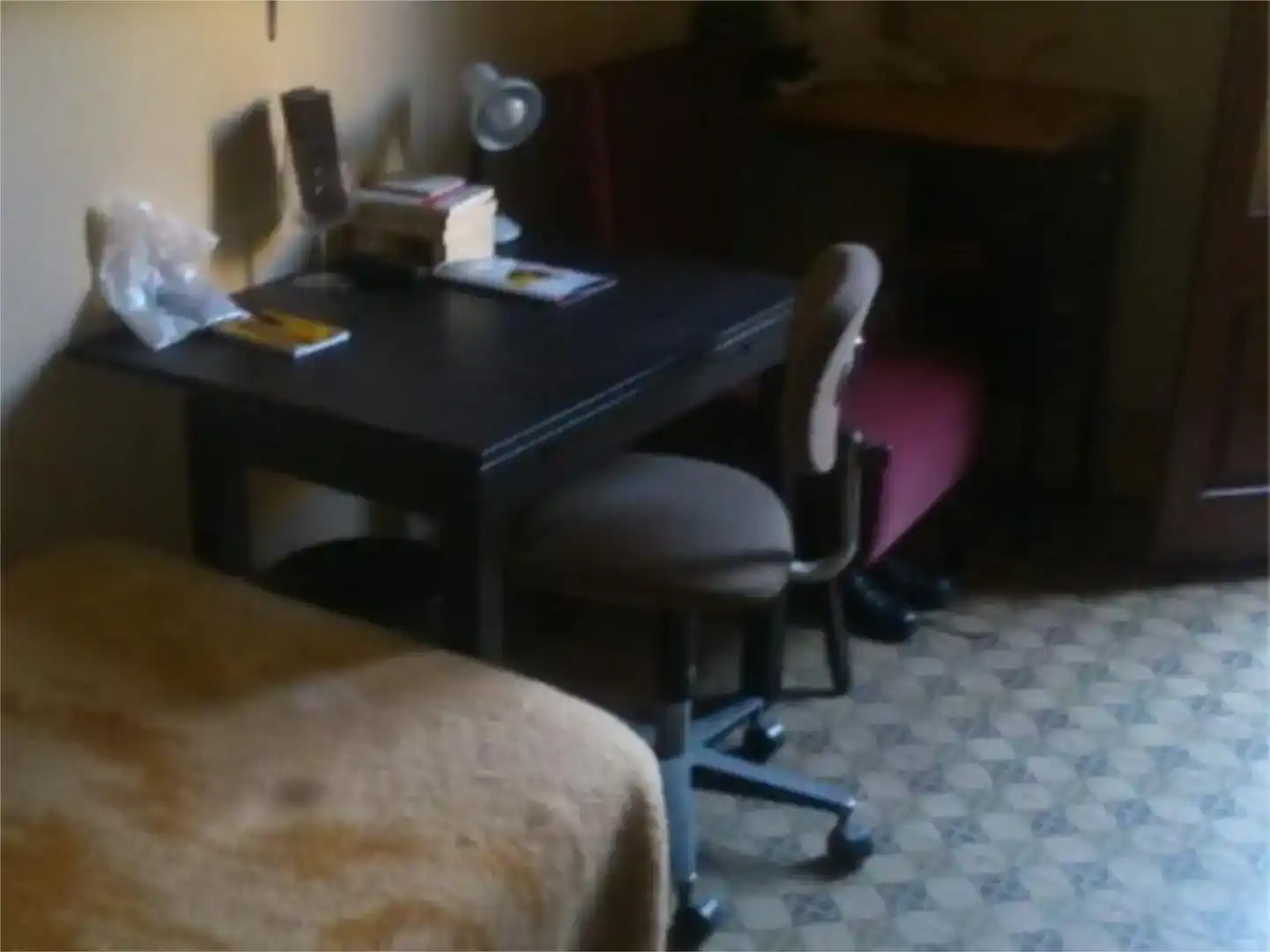 Habitación de Casa adosada para compartir en Sabadell con Trastero y Amueblado