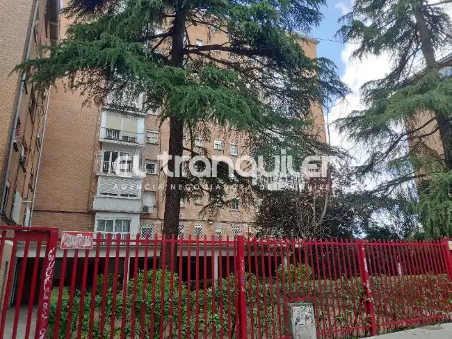 Vista exterior de Piso de alquiler en Madrid con Terraza, Amueblado y Lavadora