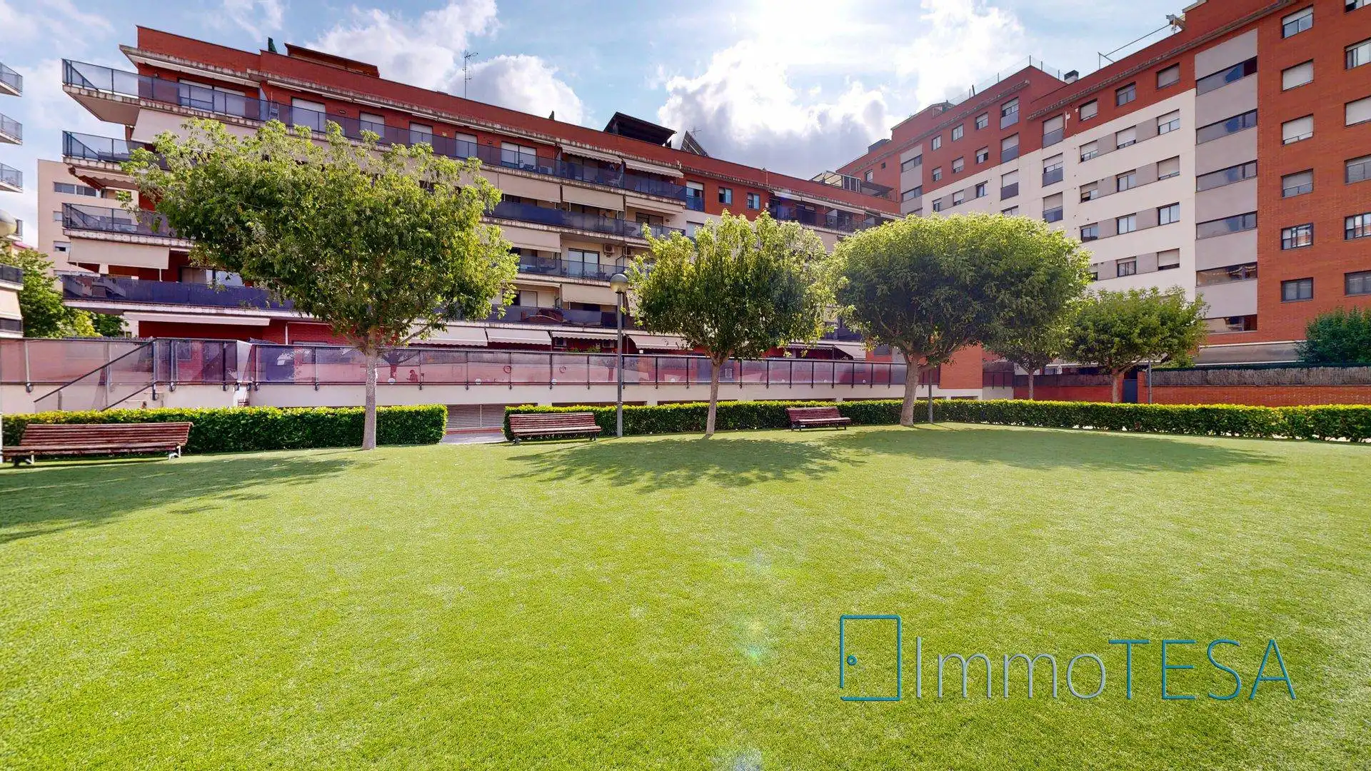 Vista exterior de Àtic en venda en Barberà del Vallès amb Aire condicionat, Calefacció i Parquet