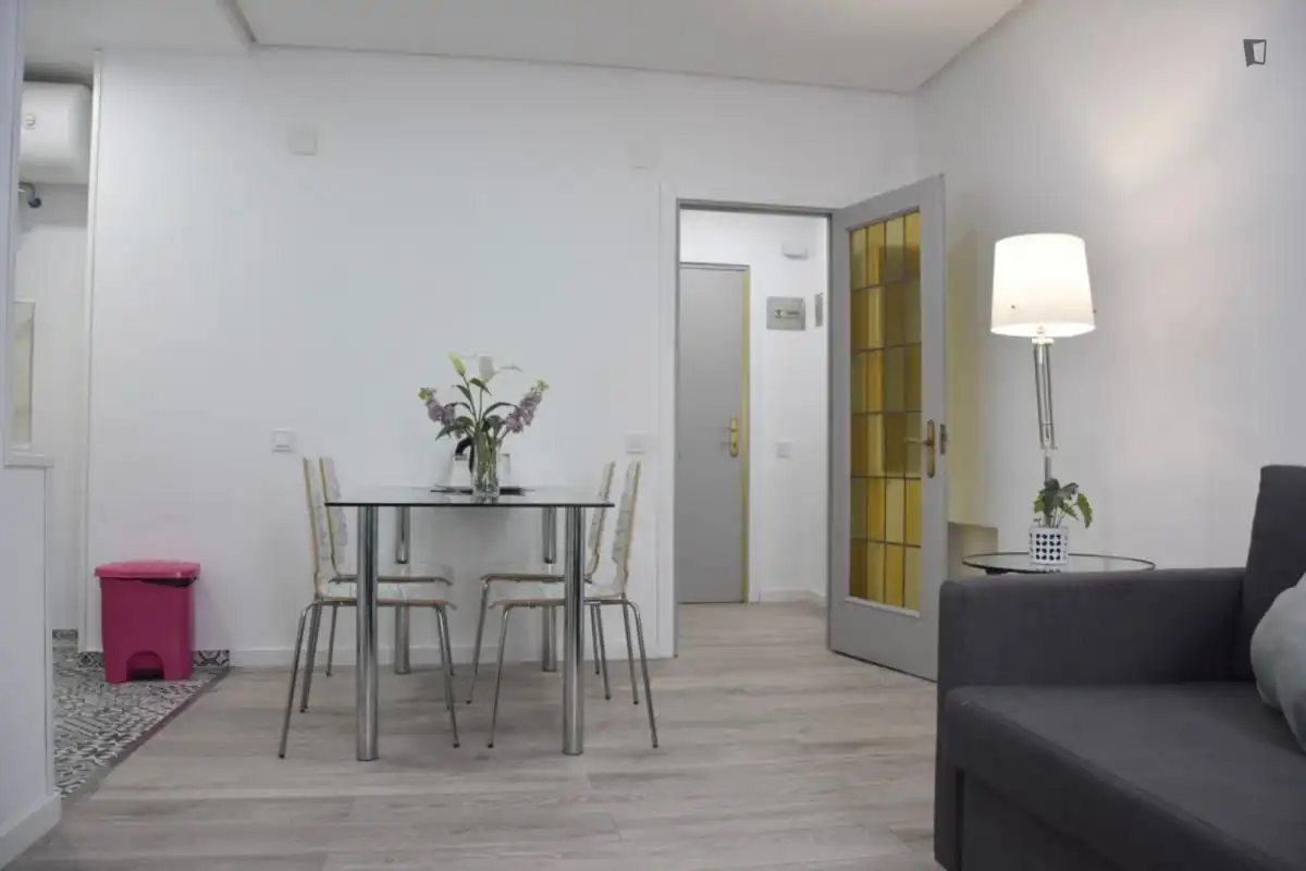 Comedor de Apartamento de alquiler en Madrid con Aire acondicionado, Calefacción y Amueblado