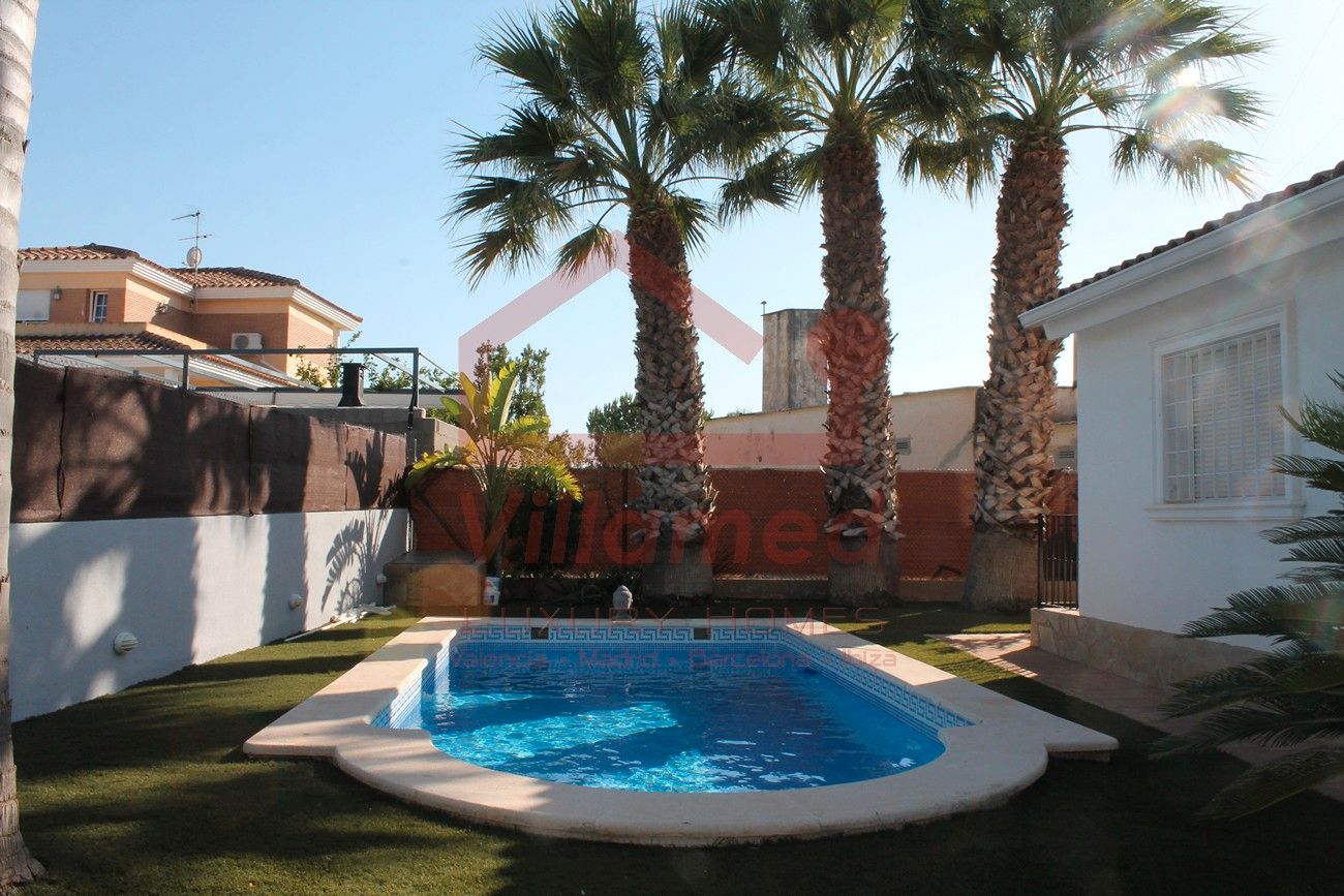 Swimming pool of House or chalet for sale in L'Eliana  with Air Conditioner, Heating and Private garden