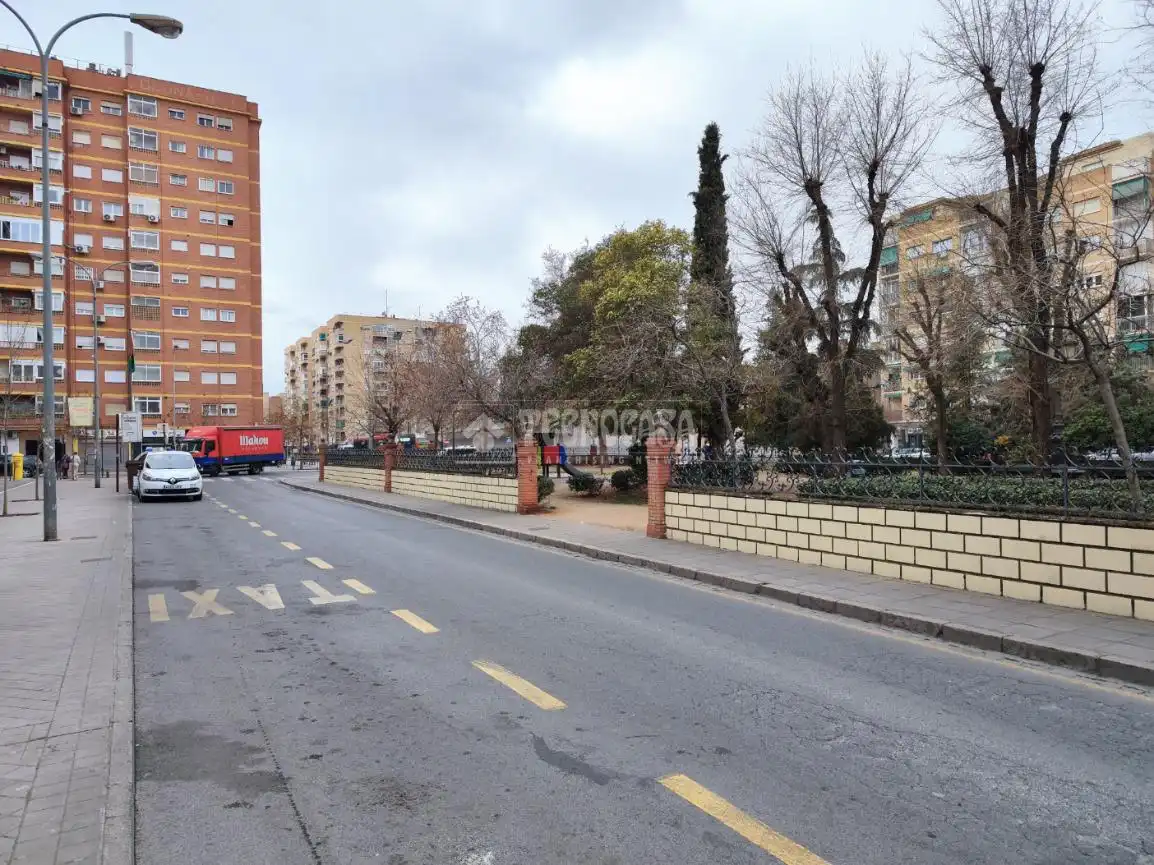 Geschaftsraum zur Miete in Av. de América, Barrio de Zaidín