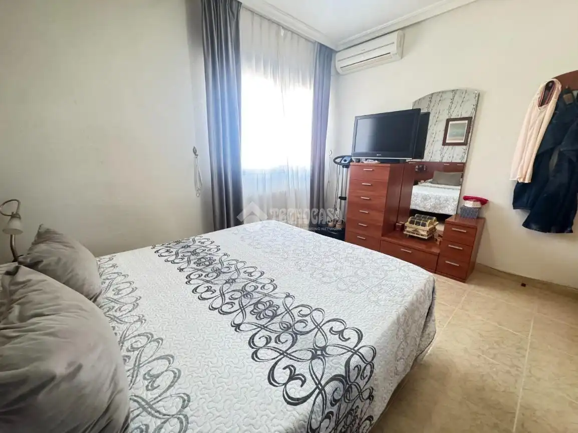 Schlafzimmer von Einfamilien-Reihenhaus zum Verkauf in Yepes mit Klimaanlage, Heizung und Terrasse
