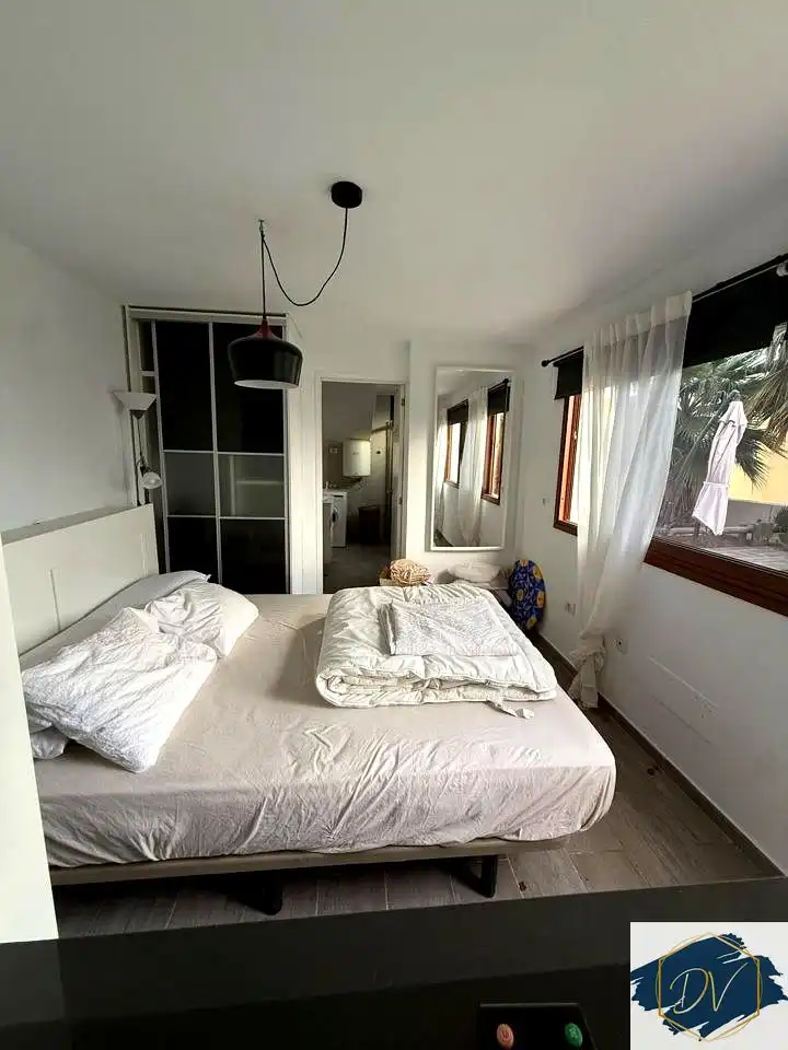 Habitación de Estudio de alquiler en El Rosario con Terraza y Amueblado