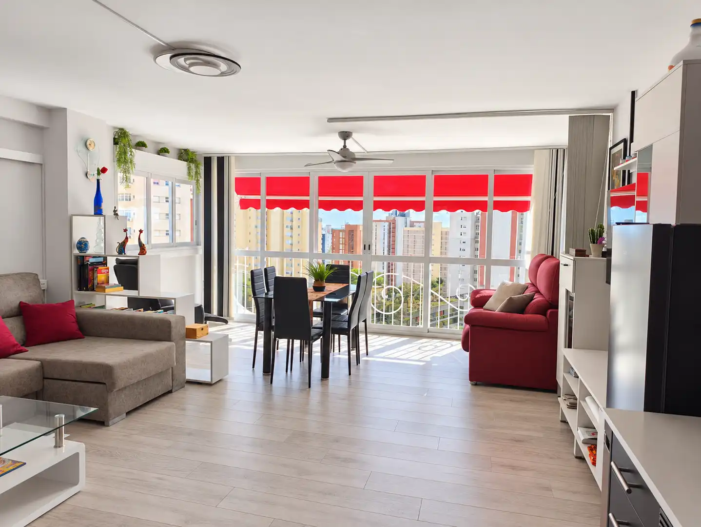 Sala d'estar de Apartament en venda en Benidorm amb Aire condicionat, Terrassa i Moblat