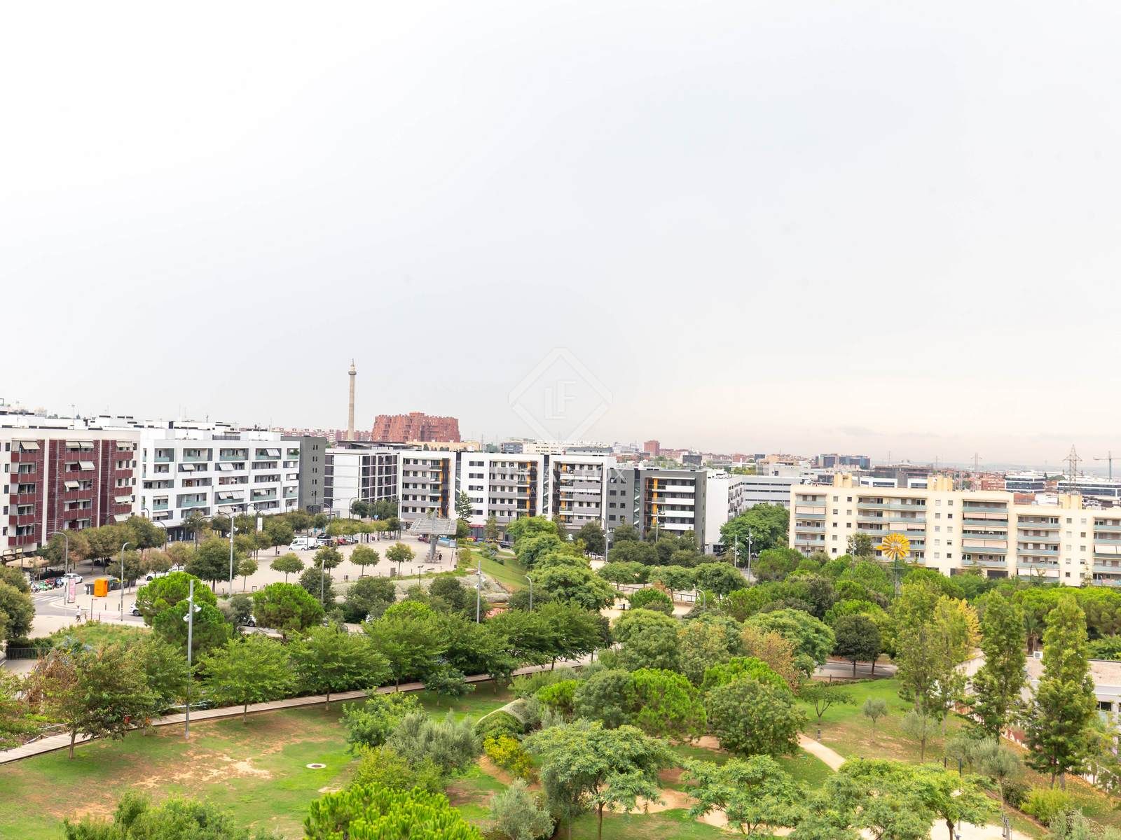 Vista exterior de Àtic en venda en Sant Feliu de Llobregat amb Aire condicionat, Calefacció i Jardí privat