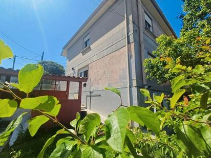 Vista exterior de Casa o xalet en venda en Vigo  amb Calefacció, Jardí privat i Parquet