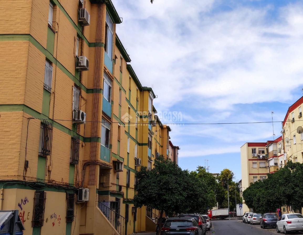 Exterior view of Flat for sale in  Sevilla Capital  with Air Conditioner and Furnished