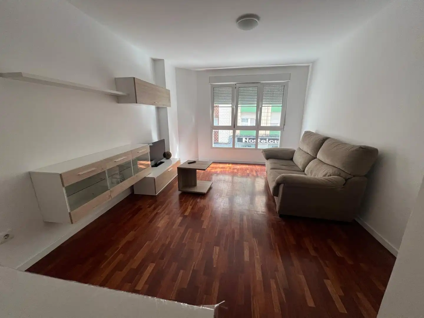 Sala de estar de Piso de alquiler en Gijón  con Calefacción, Parquet y Amueblado