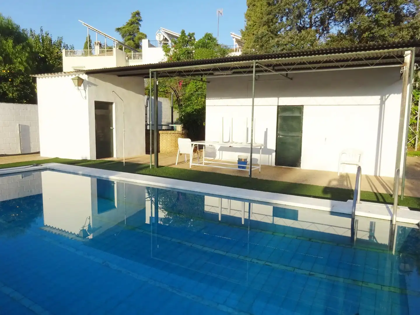 Swimming pool of Houses for sale in Sanlúcar la Mayor  with Air Conditioner, Private garden and Storage room