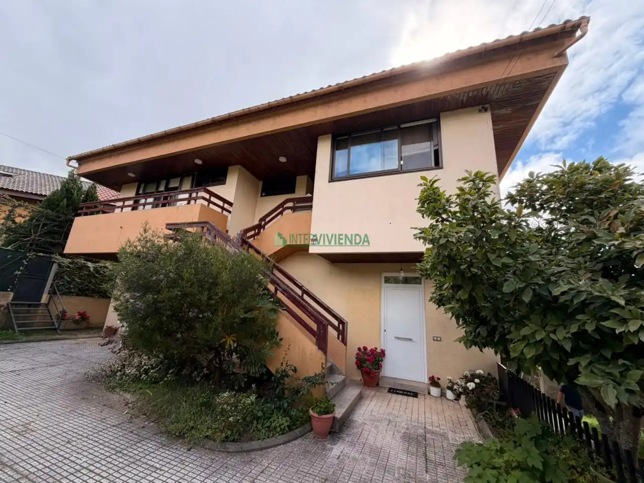 Vista exterior de Casa o chalet en venta en Vigo  con Calefacción, Jardín privado y Terraza
