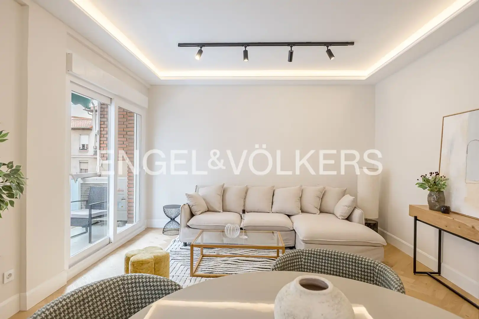 Vista exterior de Piso en venta en Madrid con Aire acondicionado, Calefacción y Parquet