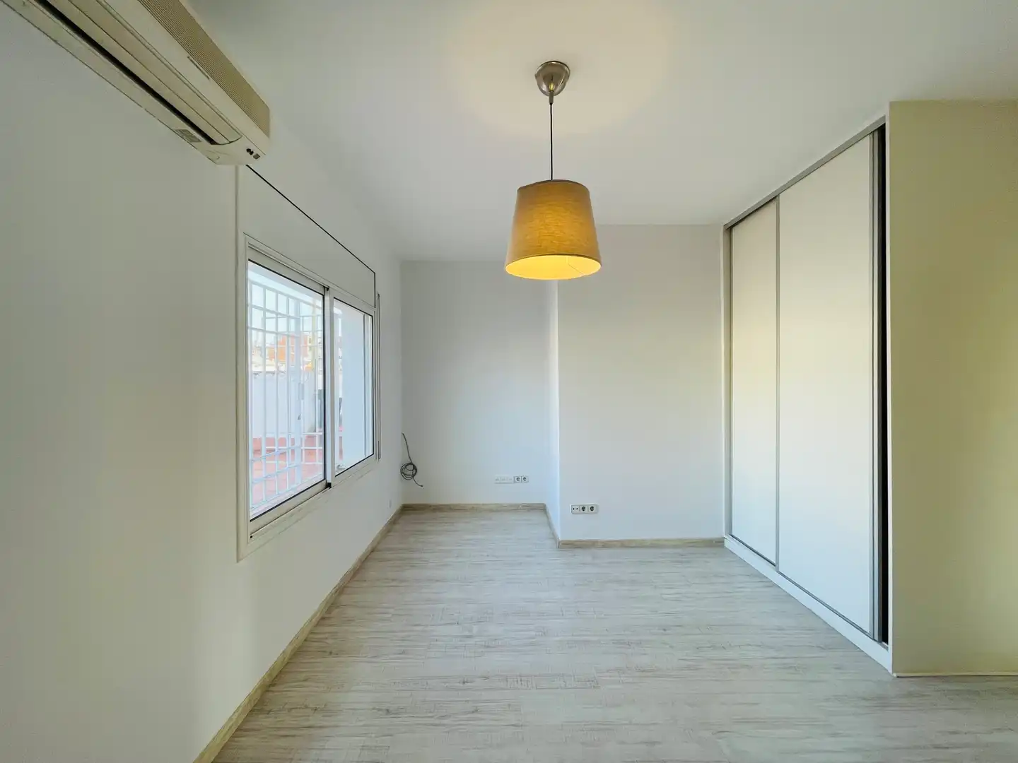 Habitación de Ático en venta en Barcelona con Aire acondicionado, Calefacción y Parquet