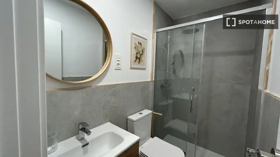 Baño de Piso para compartir en Bilbao  con Aire acondicionado, Terraza y Amueblado