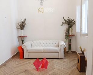 Sala d'estar de Pis en venda en  Madrid Capital