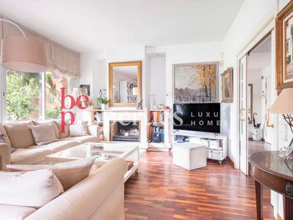 Living room of Single-family semi-detached for sale in Sant Cugat del Vallès  with Terrace, Swimming Pool and Balcony