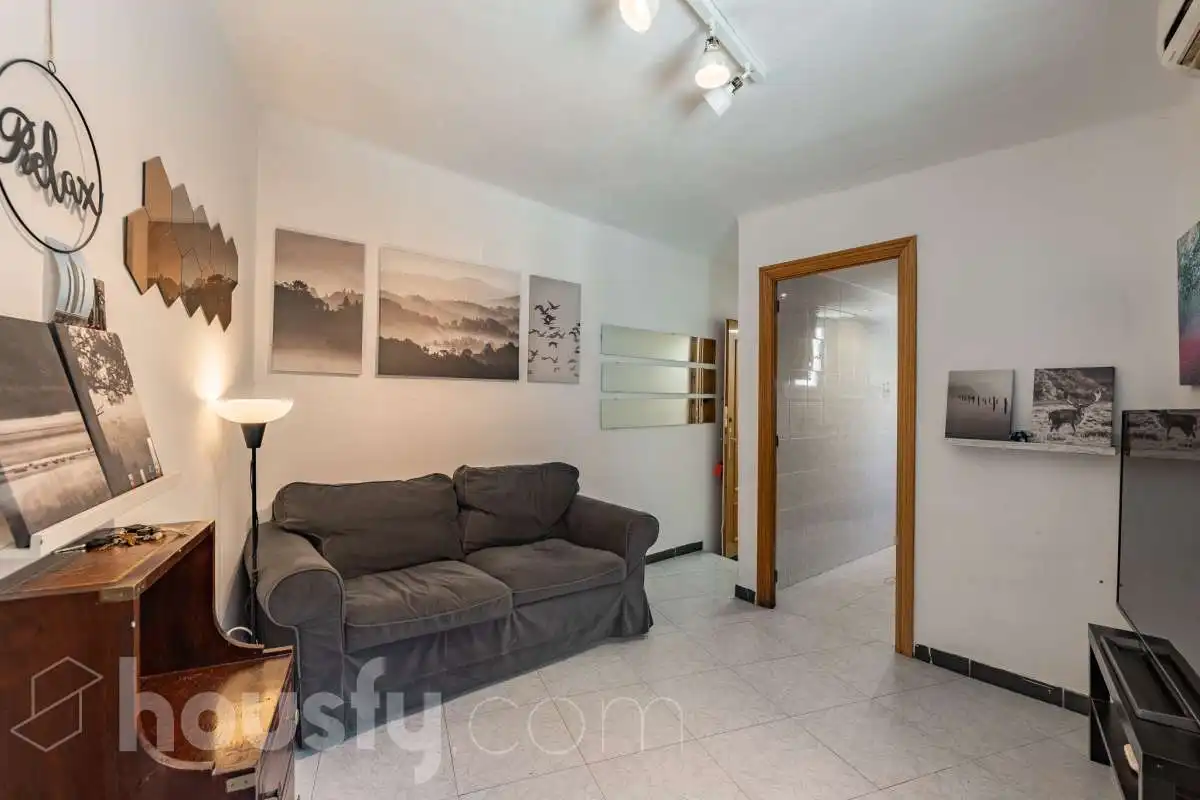 Sala d'estar de Apartament en venda en Gavà amb Aire condicionat, Terrassa i Moblat