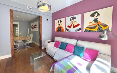 Living room of Flat for sale in  Madrid Capital  with Air Conditioner, Heating and Balcony