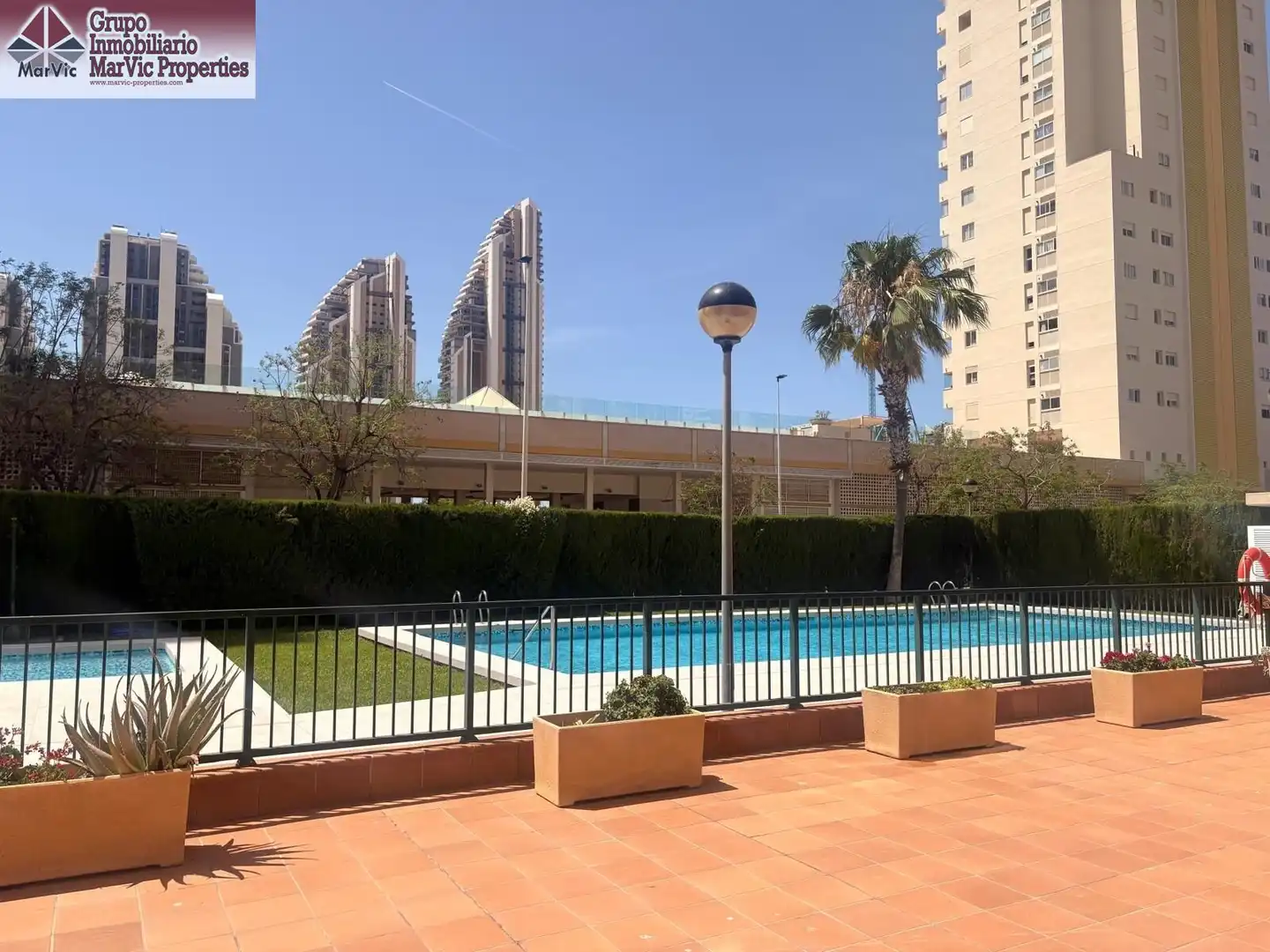 Piscina de Pis en venda en Benidorm amb Aire condicionat, Terrassa i Moblat
