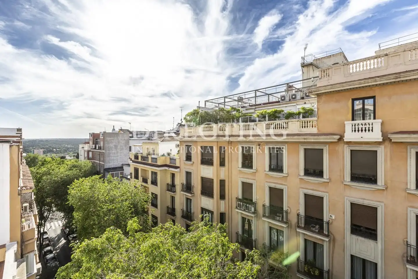 Außenansicht von Dachboden zum Verkauf in Madrid mit Klimaanlage, Heizung und Parkett