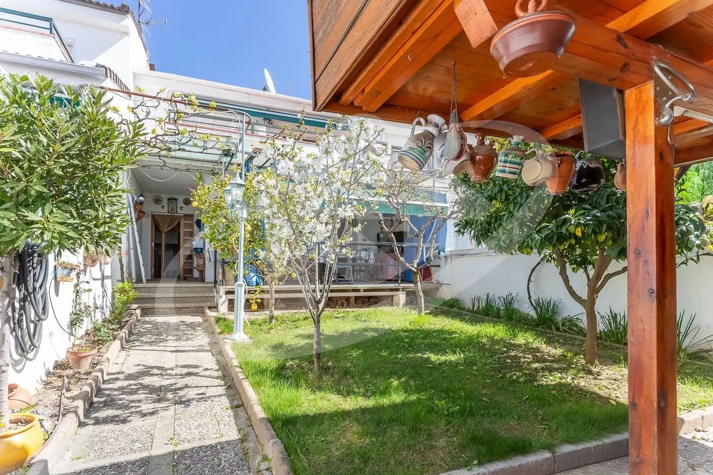 Außenansicht von Einfamilien-Reihenhaus zum Verkauf in Sant Quirze del Vallès mit Klimaanlage und Privatgarten