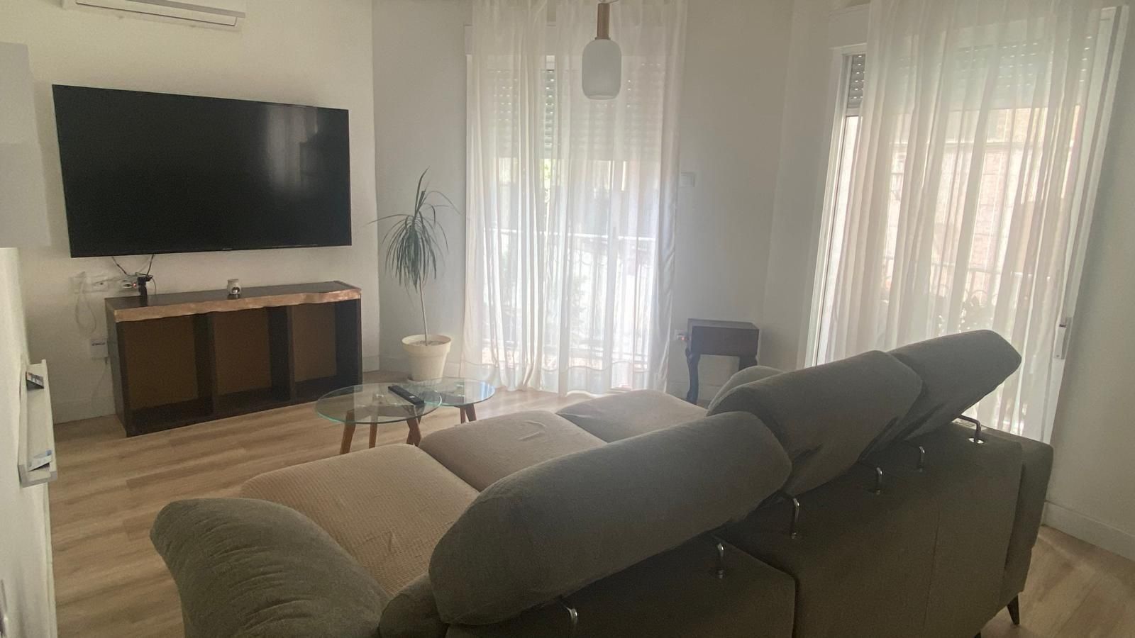 Sala d'estar de Pis de lloguer en Elche / Elx amb Aire condicionat i Balcó