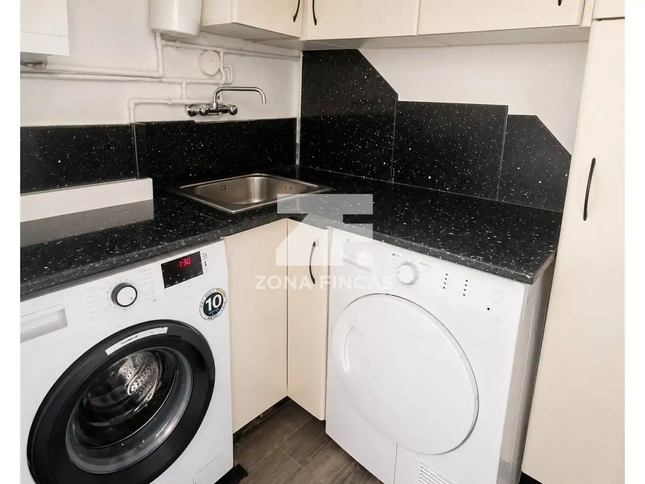 Kitchen of Flat for sale in Badalona  with Heating, Parquet flooring and Terrace
