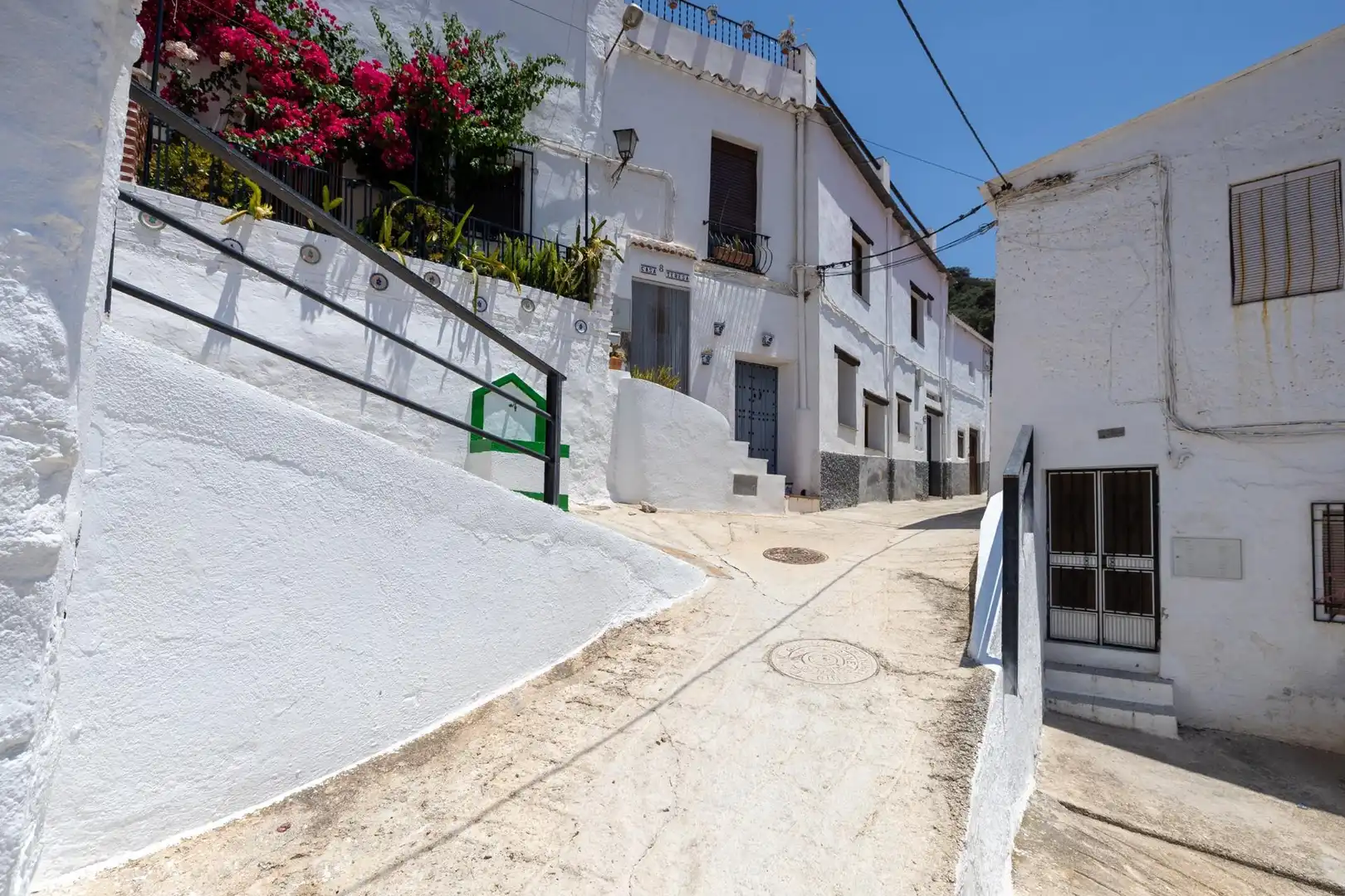 Vista exterior de Casa adosada en venta en Torvizcón con Terraza